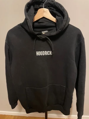 Hoodrich Hoodie - Bra skick.