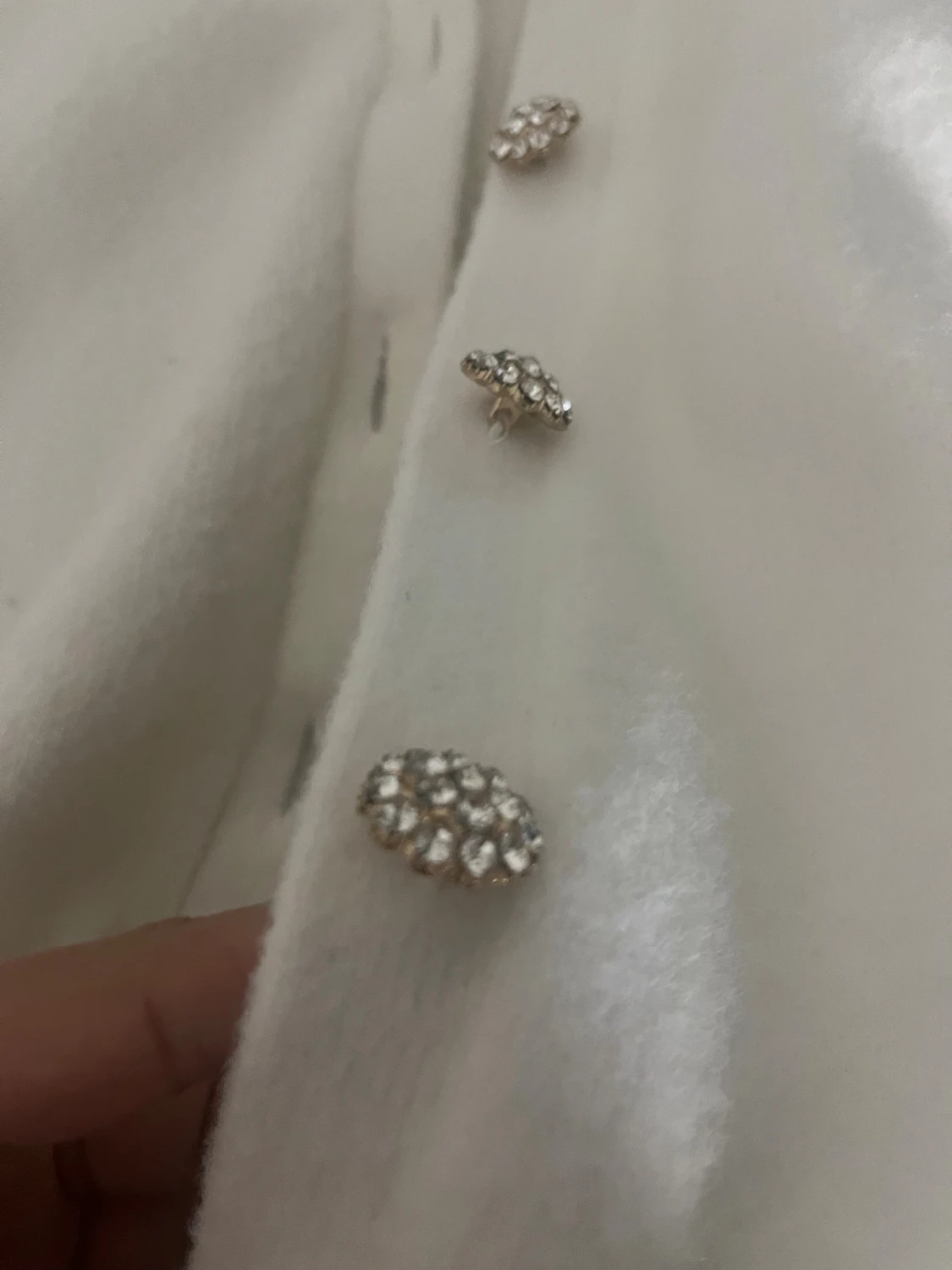 Söt vit kofta med knappar - 1