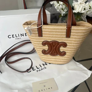 Ny Märkesväska - Superfin men använd väska, skriv för mer bilder eller frågor ☺️inget äkthetsbevis finns så därför billigt pris! 