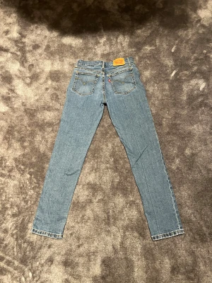 Blåa levis jeans storlek S - Blåa Levis jeans storlek S