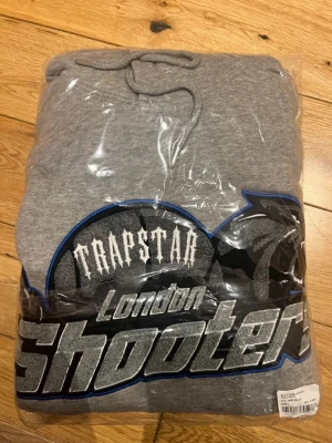 Trapstar London shooters  - Trapstar London shooters grey hoodie mycket bekväm bra till vintern 