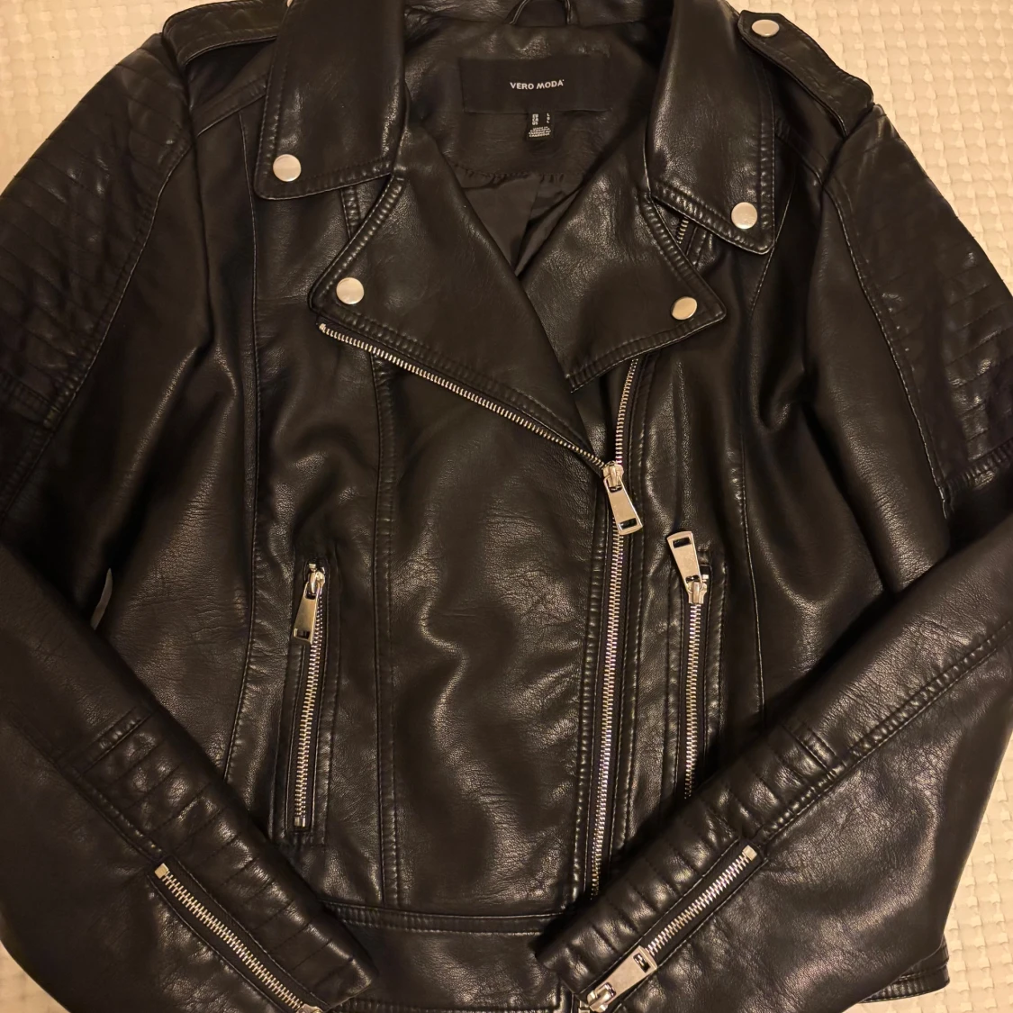 Snygg skinnjacka från Vero Moda 