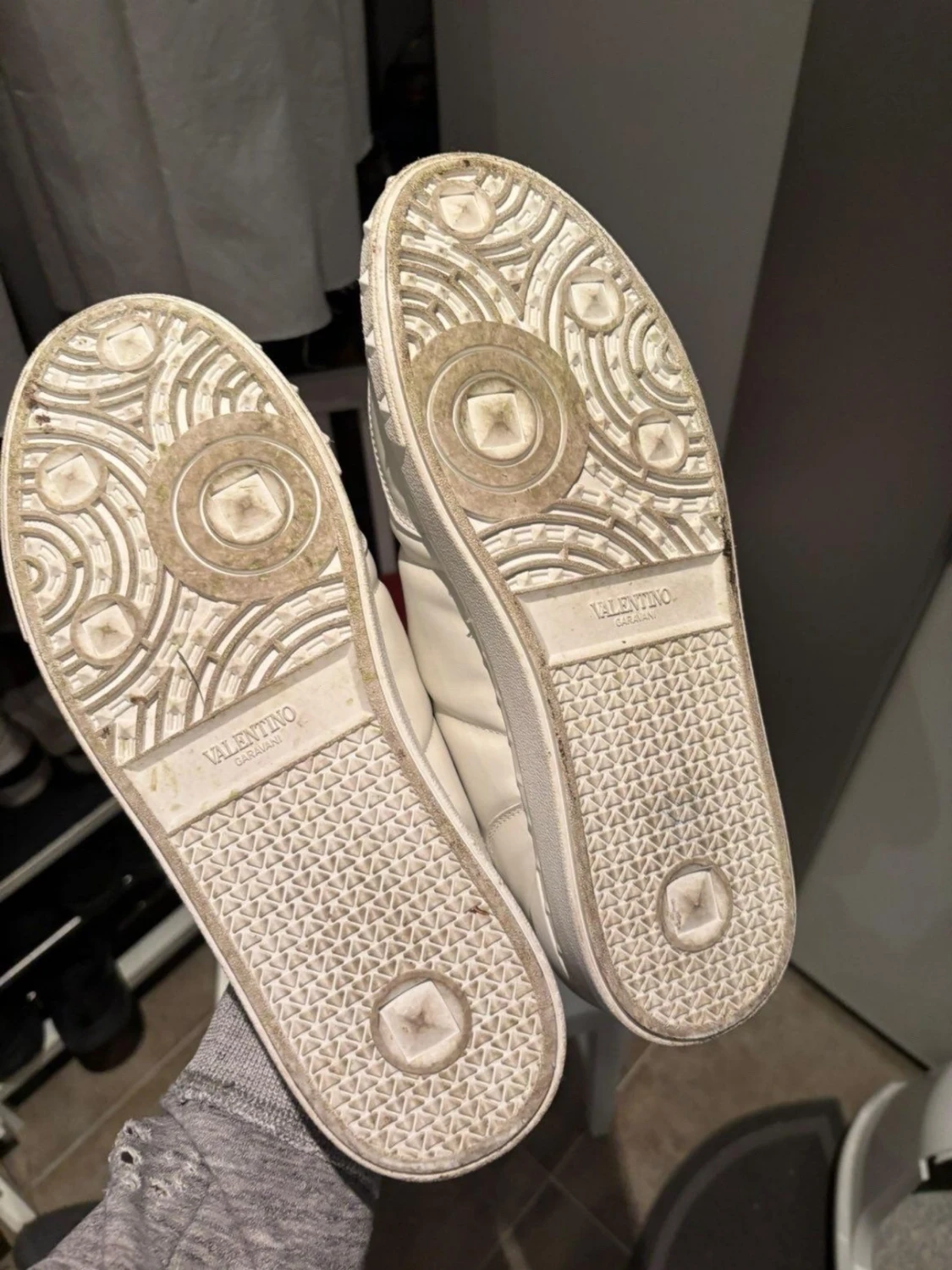 Valentino Garavani upvillage - 1