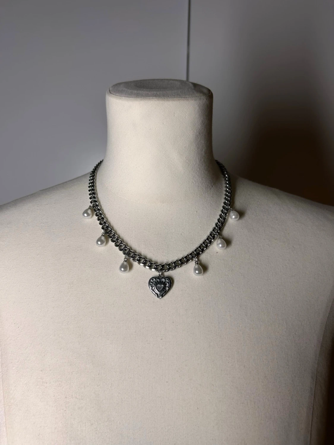 Halsband med pärlor och hjärta silverfärgat  - 3