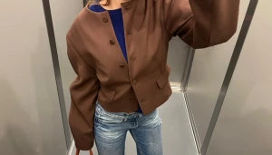 Brun kavaj/jacka från Zara  - Säljer en så snygg kavaj/jacka från Zara!💖