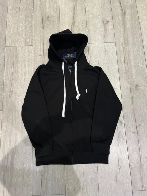 Ralph Lauren Kofta  - Helt ny aldrig använt den. Tagen är kvar och vid fler frågor/bilder är det bara att höra av sig 👍