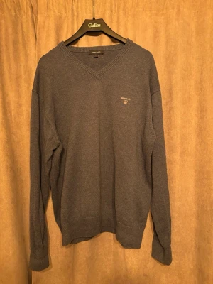 Gant Tröja - Säljer denna Gant tröja i ett mycket bra skick! Köpte för ett tag sedan men har inte kommit till användning. Kontakta vid mer information👊🏽