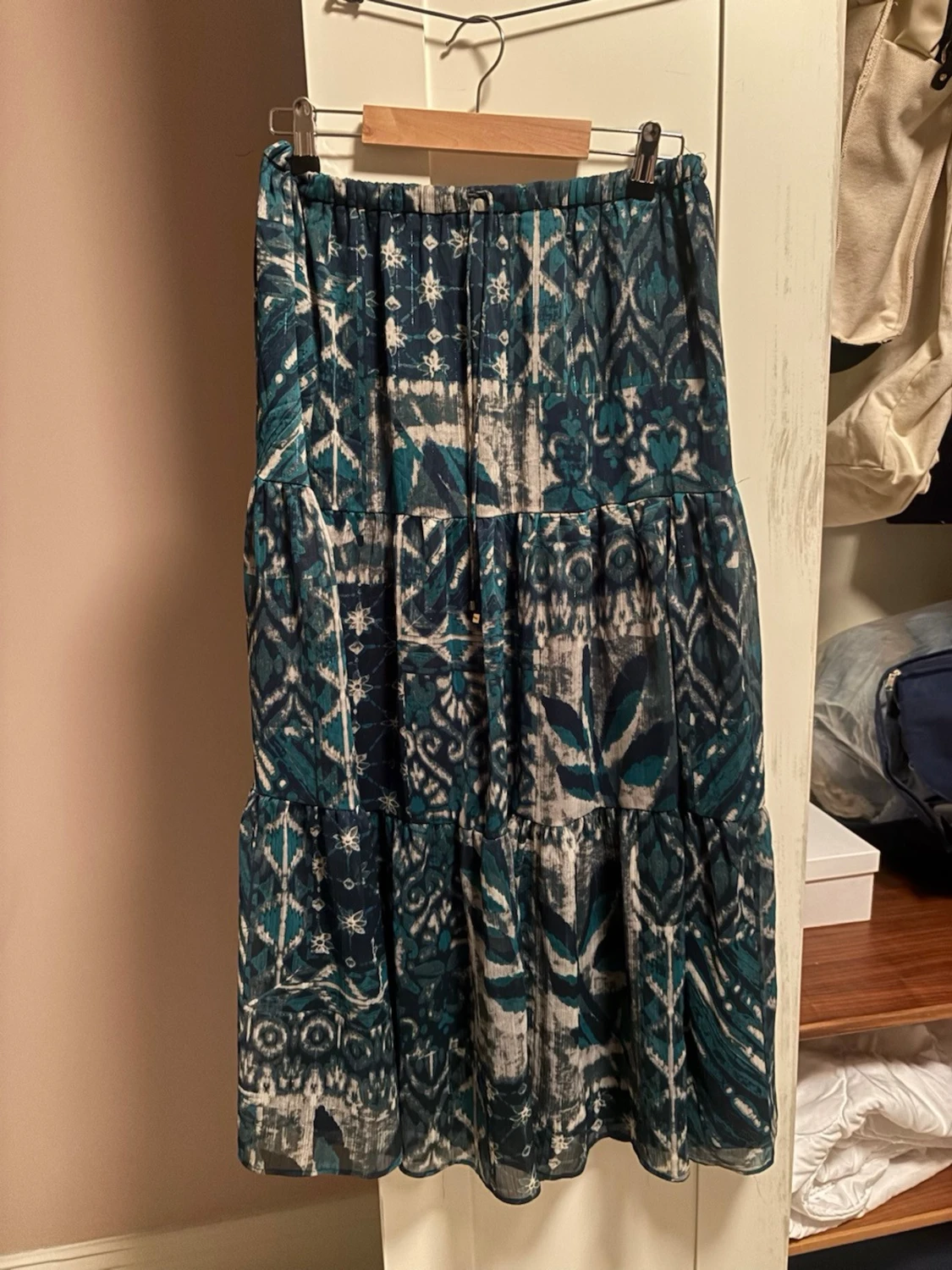 Blåmönstrad långkjol med volanger - 1