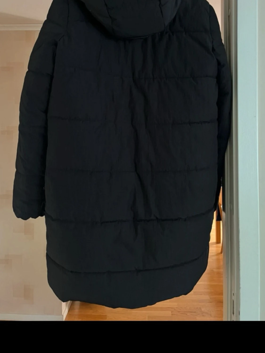 Svart lång dunjacka med huva - 2