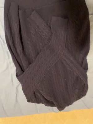 Mörkbrun kabelstickad tröja Polo Ralph Lauren - Den är äkta och har qr koden for scanna.