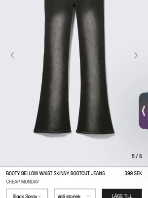 Svarta bootcut jeans från Cheap Monday - Snygga svarta bootcut jeans från Cheap Monday i storlek 29/32