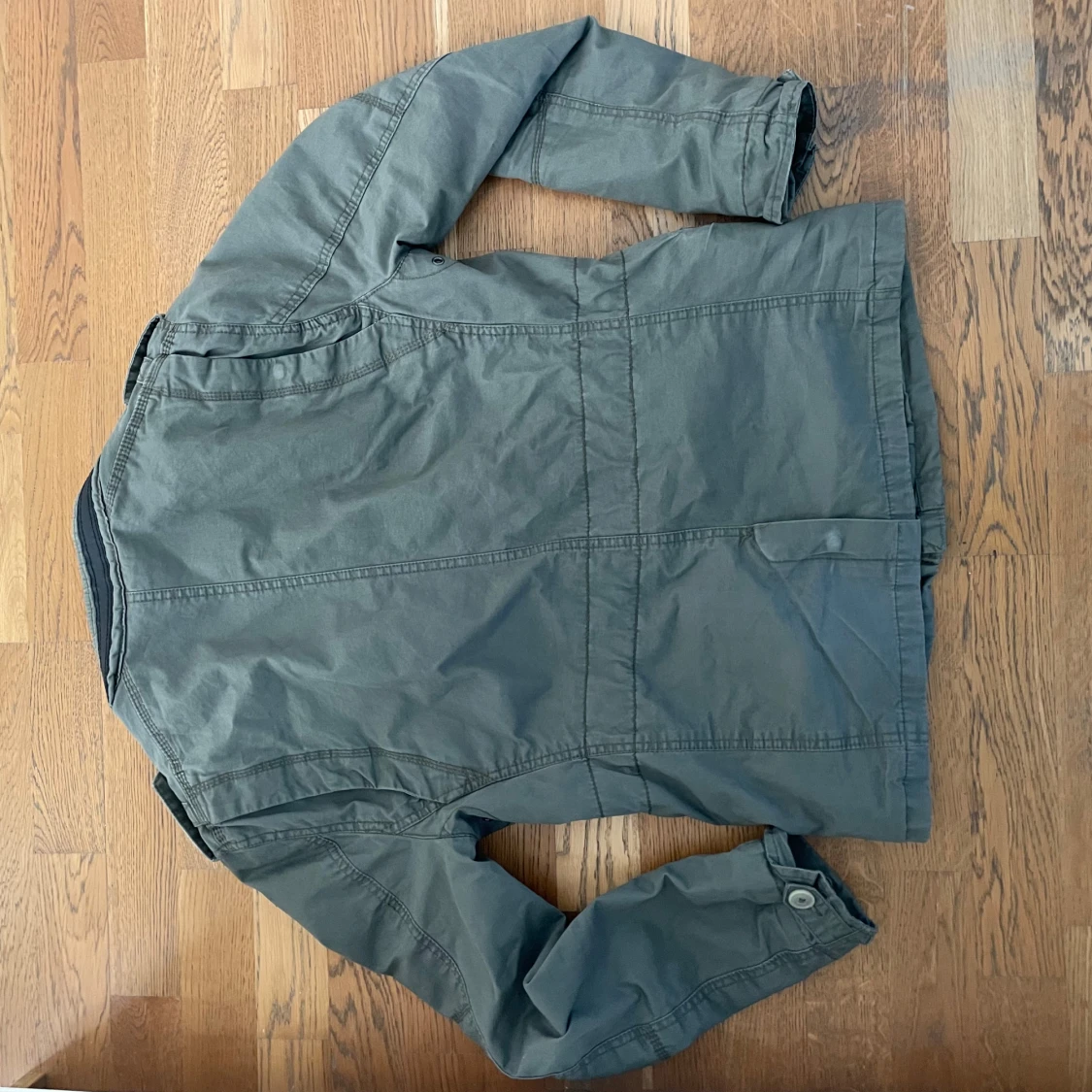 Olivgrön jacka från Brandit, storlek M - 2