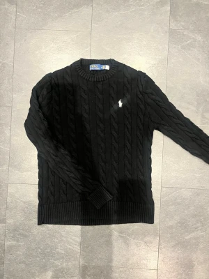 Polo sweater - Jätte fin polo sweater är storlek m men är lite tight med bra passform 