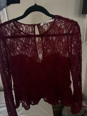 blus - vinröd blus från gina! 