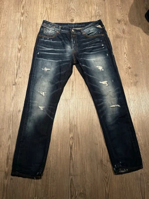 Replay jeans - Replay jeans me slitningar! Storlek W30 L32! Hör av er vid frågor och funderingar/ Lutino UF