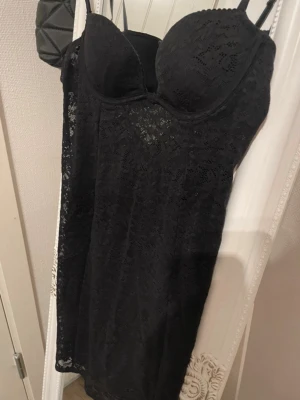 Snyggt nattlinne  - Är i ny skick då den va för liten för mig. Storlek S och skulle tippa på att kuporna är A/B