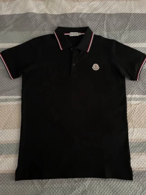 Svart Moncler piké - Svart moncler pike storlek M