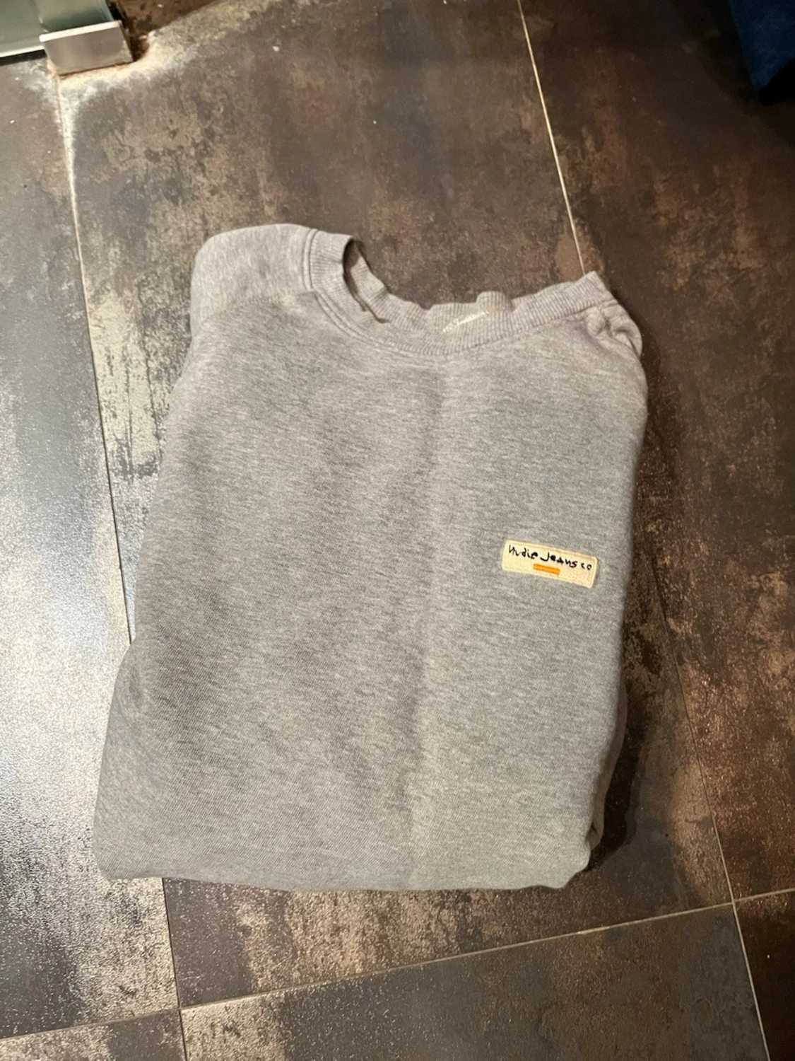 Grå sweatshirt från Nudie Jeans - 1