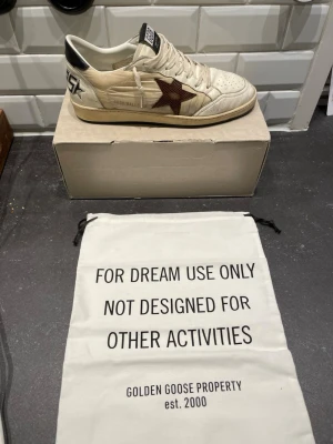 Golden Goose ballstars - Skriv gärna pris förslag🙌 Köpte dessa för 2 månader sen men passade inte. Box och innehållet ingår. Skriv för bilder eller frågor!