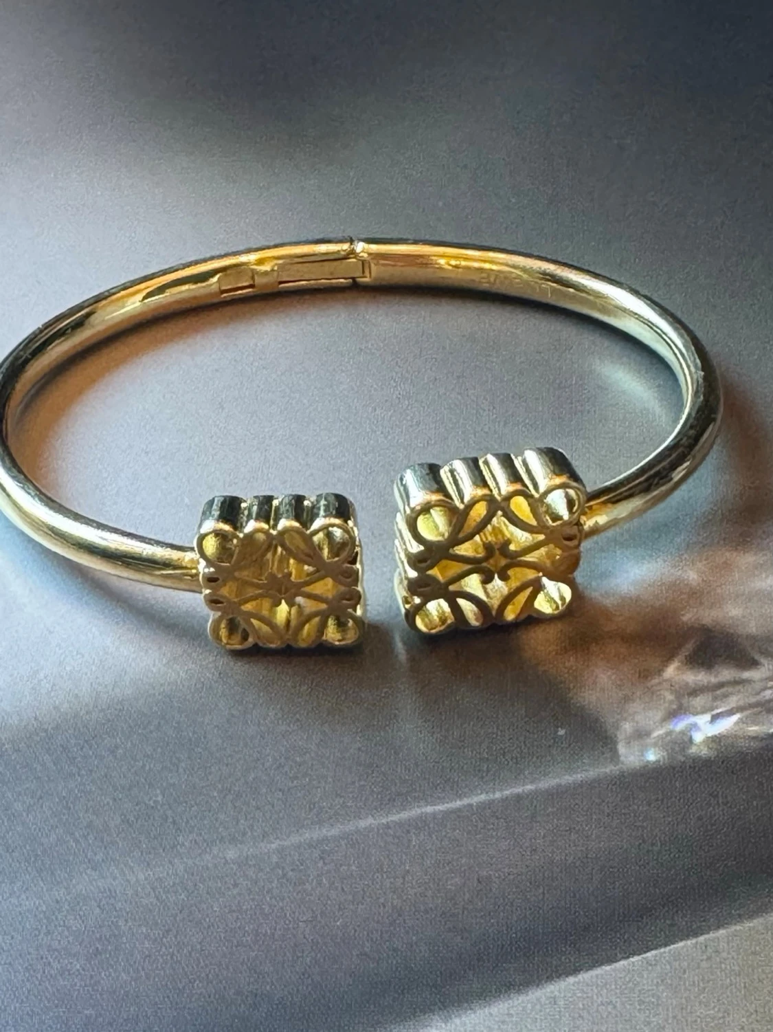 Loewe inspirerade guld armband 