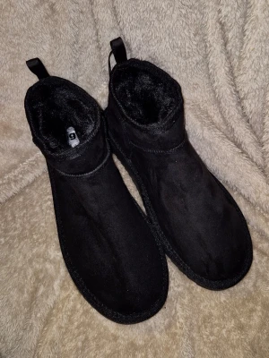 Uggs stövlar från Ginatricot - Helt nya och oanvända i storlek 38 ✨️
