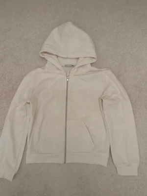 Vit zip hoodie med huva - Oanvänd kofta med dragkedja. Köpt i Lager157. Storlek M.