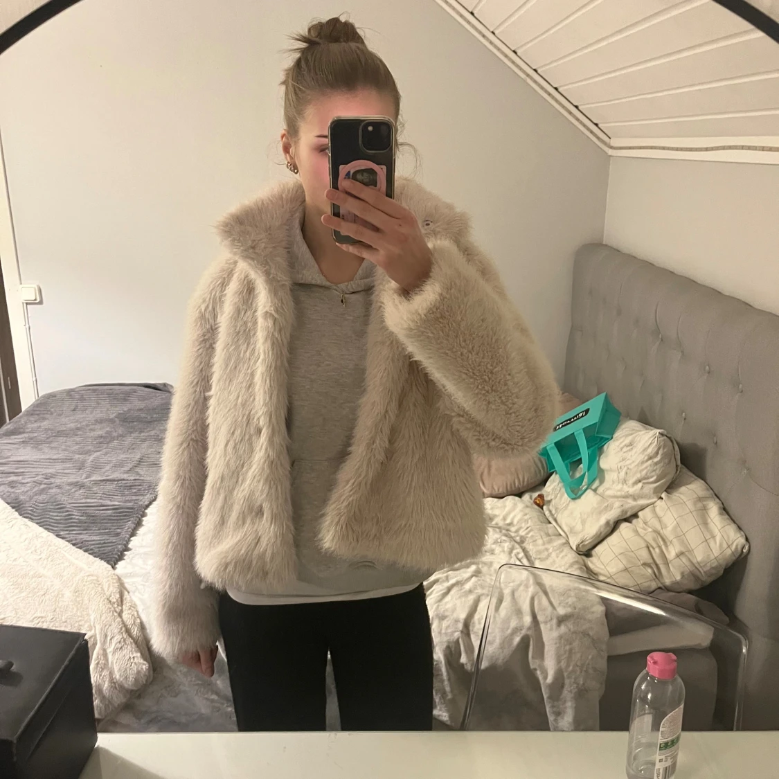 Beige pälsjacka från Vero Moda