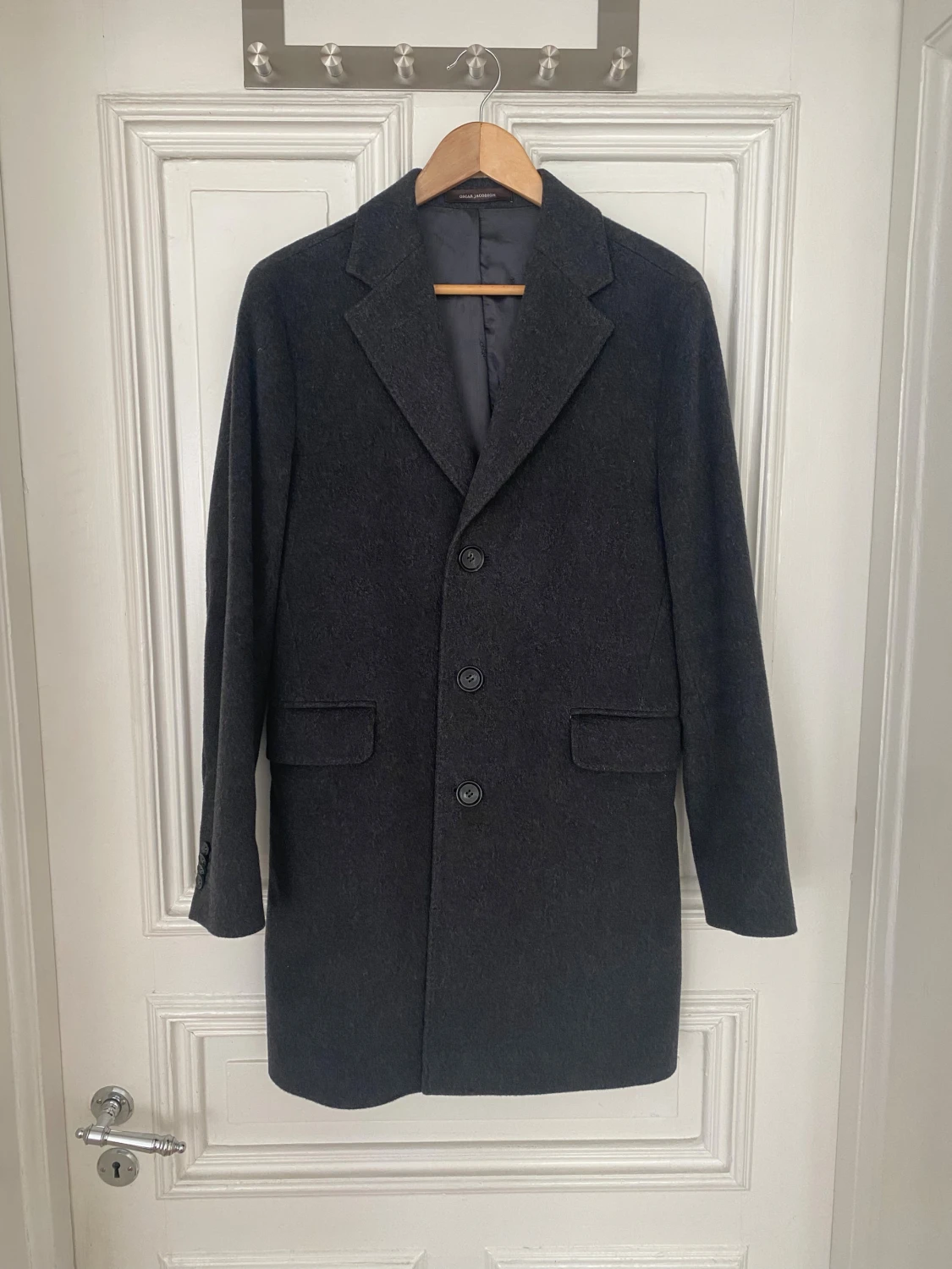 Mörkgrå rock från Oscar Jacobson