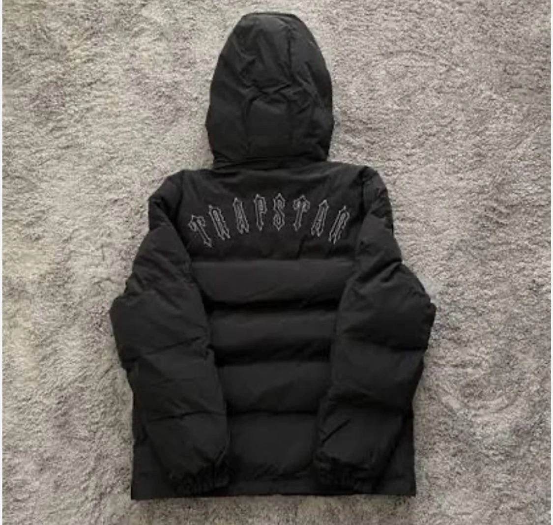 Svart pufferjacka från Trapstar