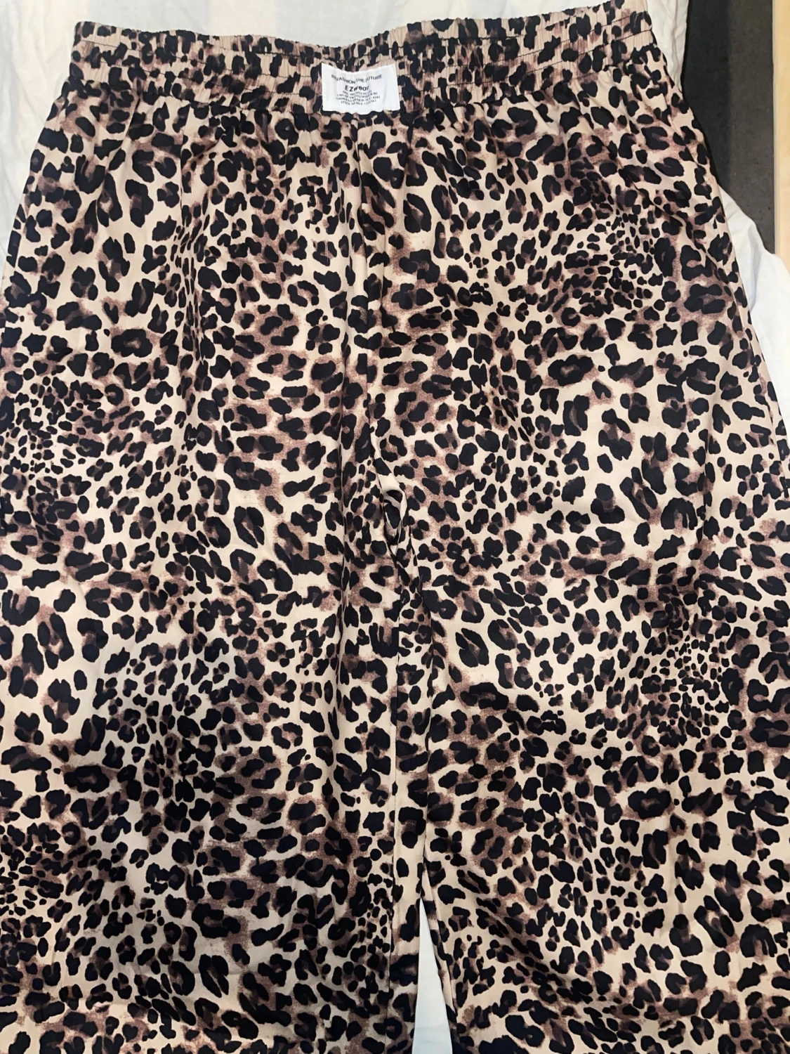 Leopardmönstrade loose shorts från Ezwear - 2