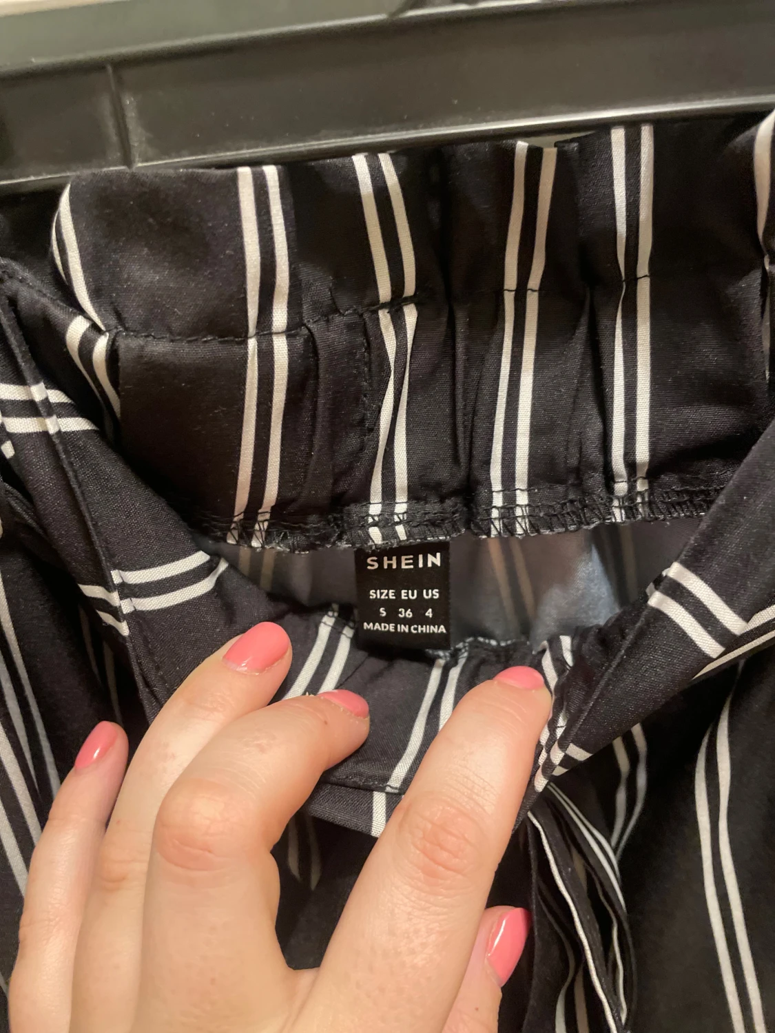 Svarta randiga byxor  - 2