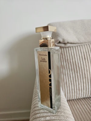 Elizabeth Arden 5th Avenue NYC - Använd 2-3 gånger.