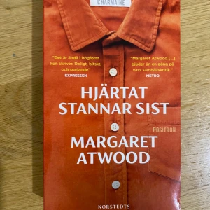 Hjärtat stannar sist - En vass och samhällskritisk roman av Margaret Atwood. 