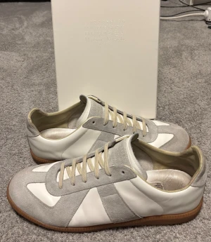 Maison Margiela skor - Maison Margiela GATS storlek 45. Dustbags och box ingår, postar inom 1-2 dagar efter beställning.