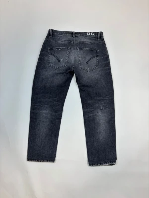 Dondup jeans - Ett par riktigt snygga jeans från Dondup! Storlek 30. Priset är 799 men kan gå ner vid snabb affär. 