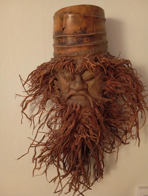chinese carved bamboo root face. - chinese carved bamboo root face.  Perfekt för dig som gillar udda och konstnärliga accessoarer.