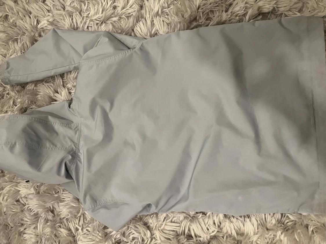 Ljusgrå vindjacka Under Armour XS - 1