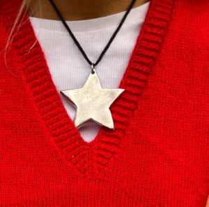 Stjärn halsband! - Ett super snyggt halsband med större hänge! 