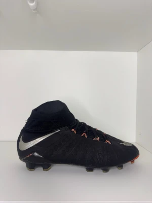Nike hypervenom 3 - Ett par riktigt fina hypervenom 3 i bra skick och sällsynta. Lägg bud ifall ni är intresserade 