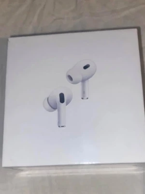 HELT NYA! Apple AirPods Pro 2 MagSafe USB-C -  HELT  NYA! vita Apple AirPods Pro (2nd generation) med MagSafe-laddningsetui och USB-C. 