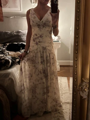 Adoore - Säljer min fina söta Adoore klänning eftersom den aldrig kommer till användning:)