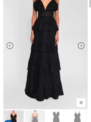 True decadence balklänning - Super fin balklänning från true decadence som är andvänd sparsamt en enstaka gång och därför är defekt fri❤️