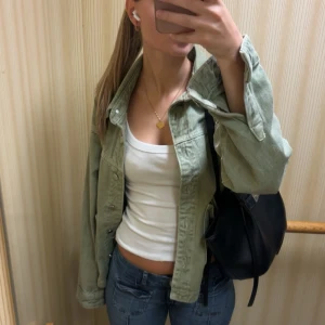 Vitt linne  - Har en liten fläck 