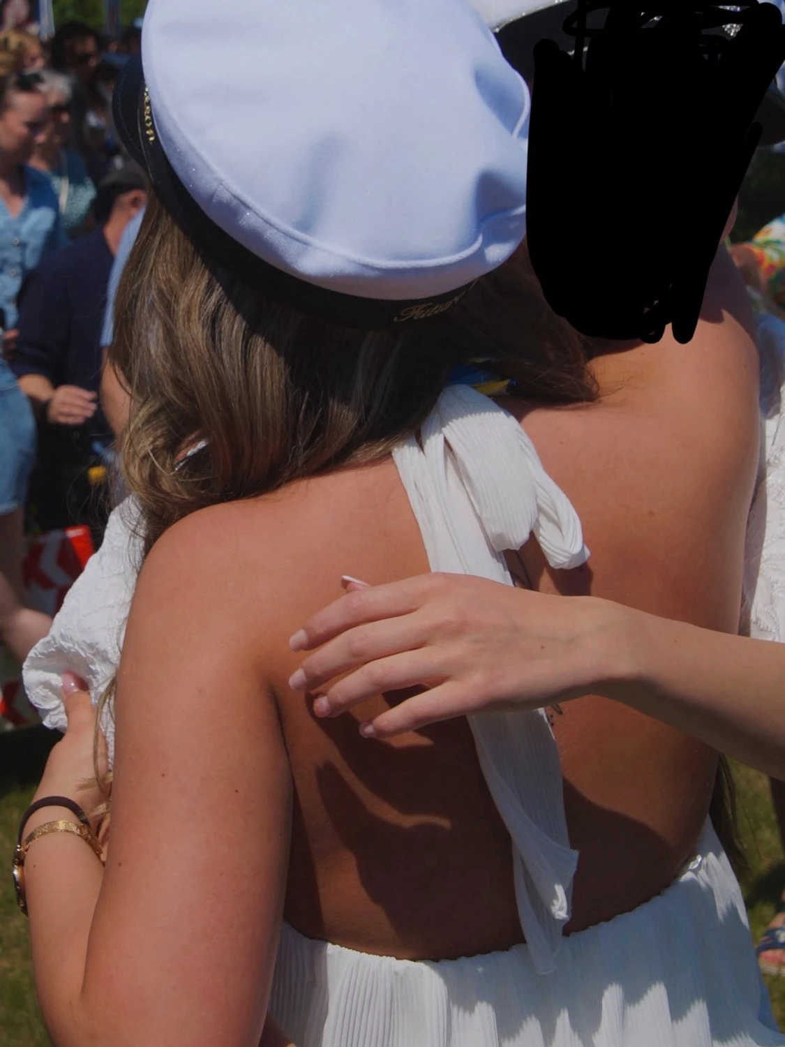 Vit volangklänning med öppen rygg - 1