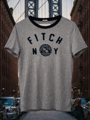 Tvär snygg Abercrombie and fitch t shirt  - Tja säljer denna as feta t shirten från Abercrombie and fitch. Mycket bra skick och passar till mycket, pris kan absolut diskuteras! 