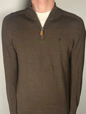 Morris halfzip - Säljer en riktig snygg och trendig Morris halfzip i 100% merinoull och i fint skick, storlek S, vid frågor är det bara att skriva //Gramenti