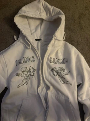 Bling lucid S - Tjena säljer min bling lucid storlek S eller M, passar inte längre använd några gånger fast lite av diamanterna har gått av i tvätten.
