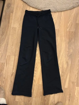 Marinblåa mjukisbyxor från lager 157 storlek xxs - Super mysiga mjukis byxor från lager 157 storlek S