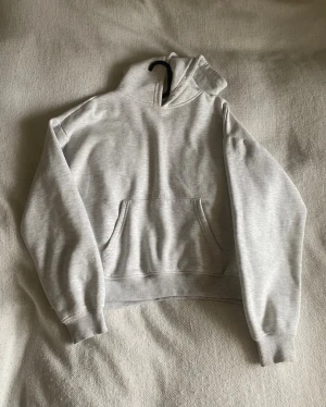 Ljusgrå hoodie - S - Ljusgrå hoodie från lager 157 i fint skick. 