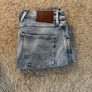 Reaply - Tja! Säljer ett par Reaplay jeans i storleken (32)-skick 8/10. Vid minsta lilla fundering hör av er!